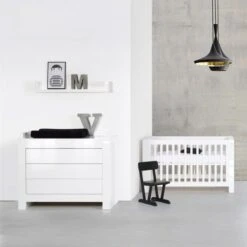 Kidsmill Alaska Babykamer Wit Hoogglans | Bed 60 X 120 Cm + Commode -Baby Ruth Winkel 2 3 0519