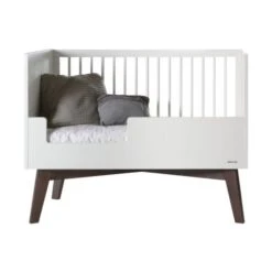 Kidsmill Sixties Babykamer Wit Mat / Walnoot | Bed 60 X 120 Cm + Commode -Baby Ruth Winkel 60 s ledikant 70x140 wit 1 be72