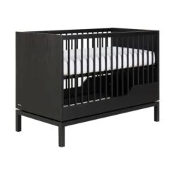 Kidsmill Savi Babykamer Zwart Eiken | Bed 60 X 120 Cm + Commode -Baby Ruth Winkel Kidsmill Savi ledikant 3 edb1