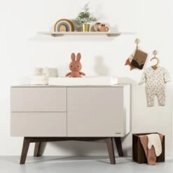 Kidsmill Sixties Babykamer Oatmeal / Walnoot | Bed 60 X 120 Cm + Commode -Baby Ruth Winkel Sixties oatmeal 70x140cm SFEER bw Commode 17bd