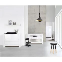 Kidsmill Alaska Babykamer Wit Hoogglans | Bed 60 X 120 Cm + Commode -Baby Ruth Winkel alaska sfeer 2015 3 4034