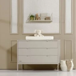 Kidsmill Amy Babykamer Oatmeal | Bed 60 X 120 Cm + Commode Breed -Baby Ruth Winkel amy oatmeal sfeer bw def lichter 2 1 c03f