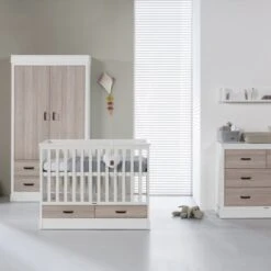 Kidsmill Newport Babykamer Wit / Eiken | Bed 60 X 120 Cm + Commode