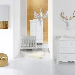 Kidsmill Royal Babybed Wit 60 X 120 Cm -Baby Ruth Winkel babykamer royal wit lr 1 1 1 cabf