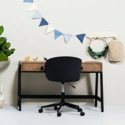 Europe Baby Beau Bureau Walnoot Incl. Houten Onderstel -Baby Ruth Winkel beau walnoot houten poot bedbank sfeer 3 1674