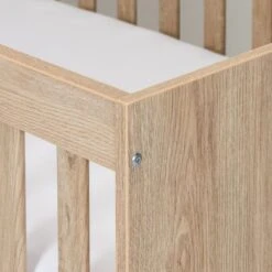 Europe Baby Nova Babybed Eiken 60 X 120 Cm -Baby Ruth Winkel kidsmill nova babybed eiken 60 x 120 cm 3 5cc0