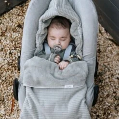 Koeka Vik Teddy Voetenzak Shadow Green -Baby Ruth Winkel koeka vik teddy voetenzak shadow green 1 9db8