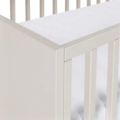 Kidsmill Amy Babybed Oatmeal 60 X 120 Cm 11 Kidsmill Amy Babybed Oatmeal 60 X 120 Cm -Baby Ruth Winkel ledikant amy detail 1 1 9fb8