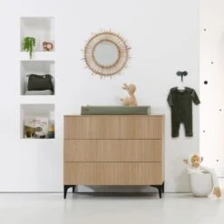 Kidsmill Levi Commode Naturel Eiken 7 Kidsmill Levi Commode Naturel Eiken -Baby Ruth Winkel levi ronde poot commode sfeer 2 20ca
