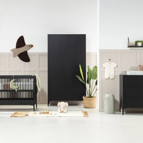 Kidsmill Levi Babykamer | Bed 60 X 120 Cm + Commode Zwart Eiken 3 Kidsmill Levi Babykamer | Bed 60 X 120 Cm + Commode Zwart Eiken
