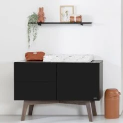 Kidsmill Sixties Commode Zwart Mat / Walnoot -Baby Ruth Winkel sixties zwart donker noten sfeer zonder bladvergroter 3 4 24b3